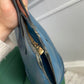 Louis Vuitton Epi Saint Jacques skuldertaske i blå læder