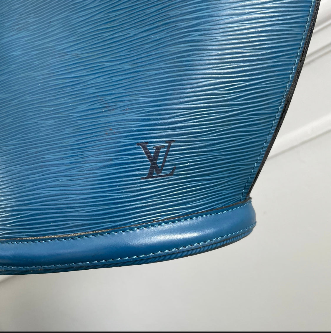 Louis Vuitton Epi Saint Jacques skuldertaske i blå læder